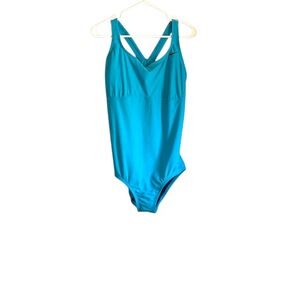 NWOT-Nike Women"s Swim HydraStrong Essential Fastback One Piece Swimsuit